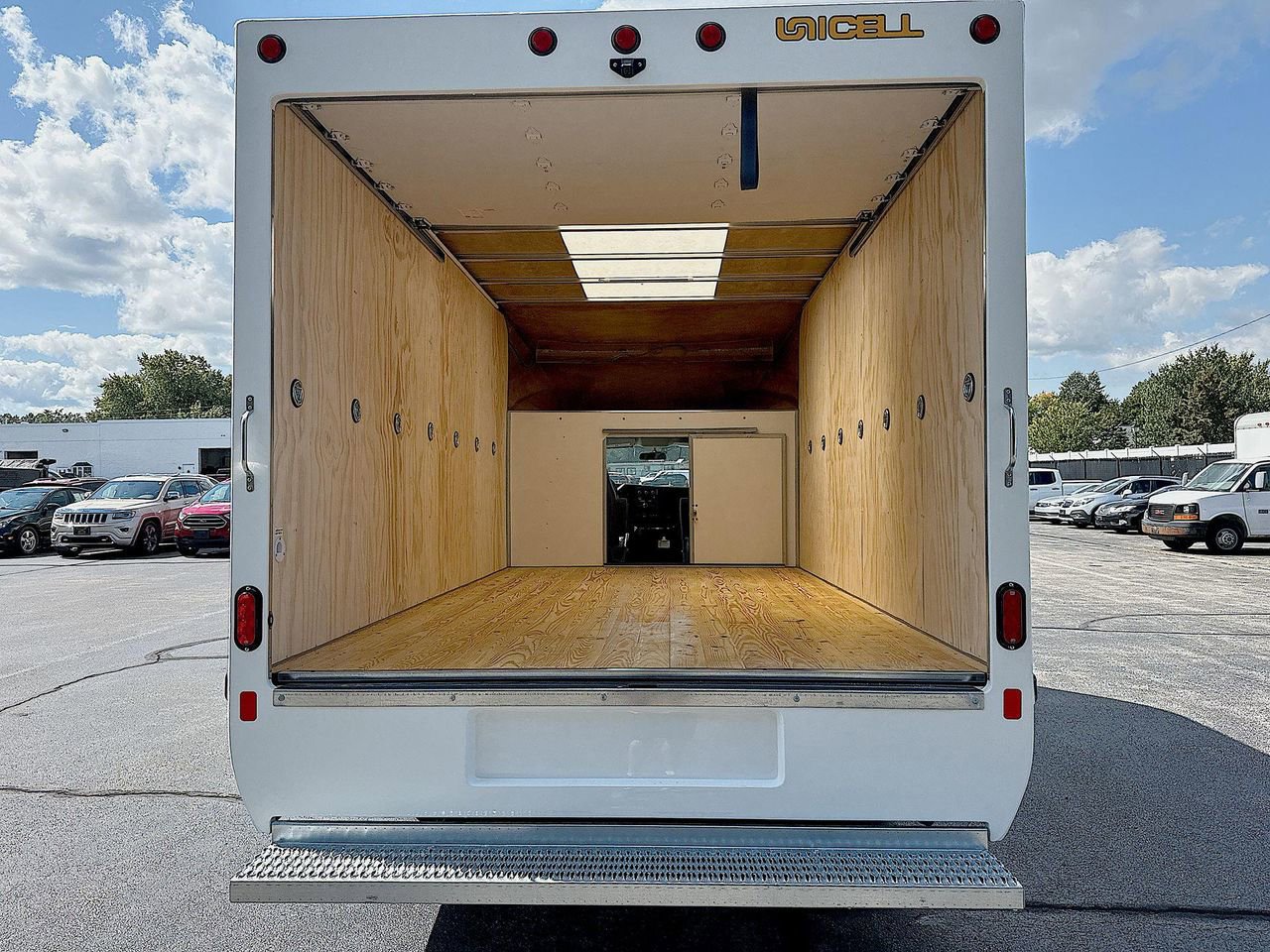2025 Gmc Savana Cutaway photo 21