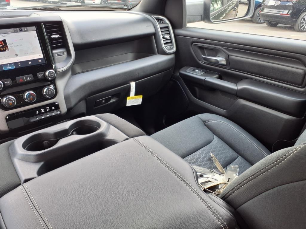 2025 Ram 1500 Tradesman photo 8