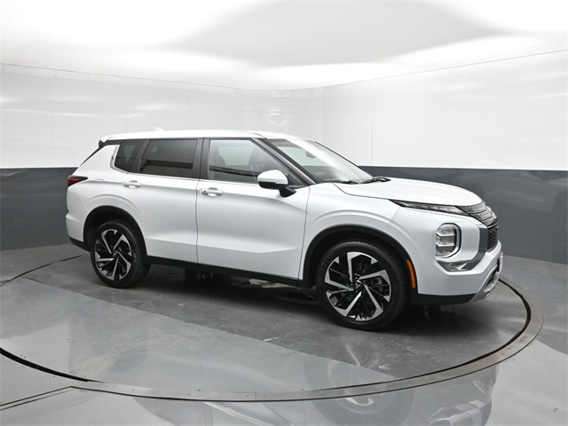 2024 Mitsubishi Outlander SE photo 4