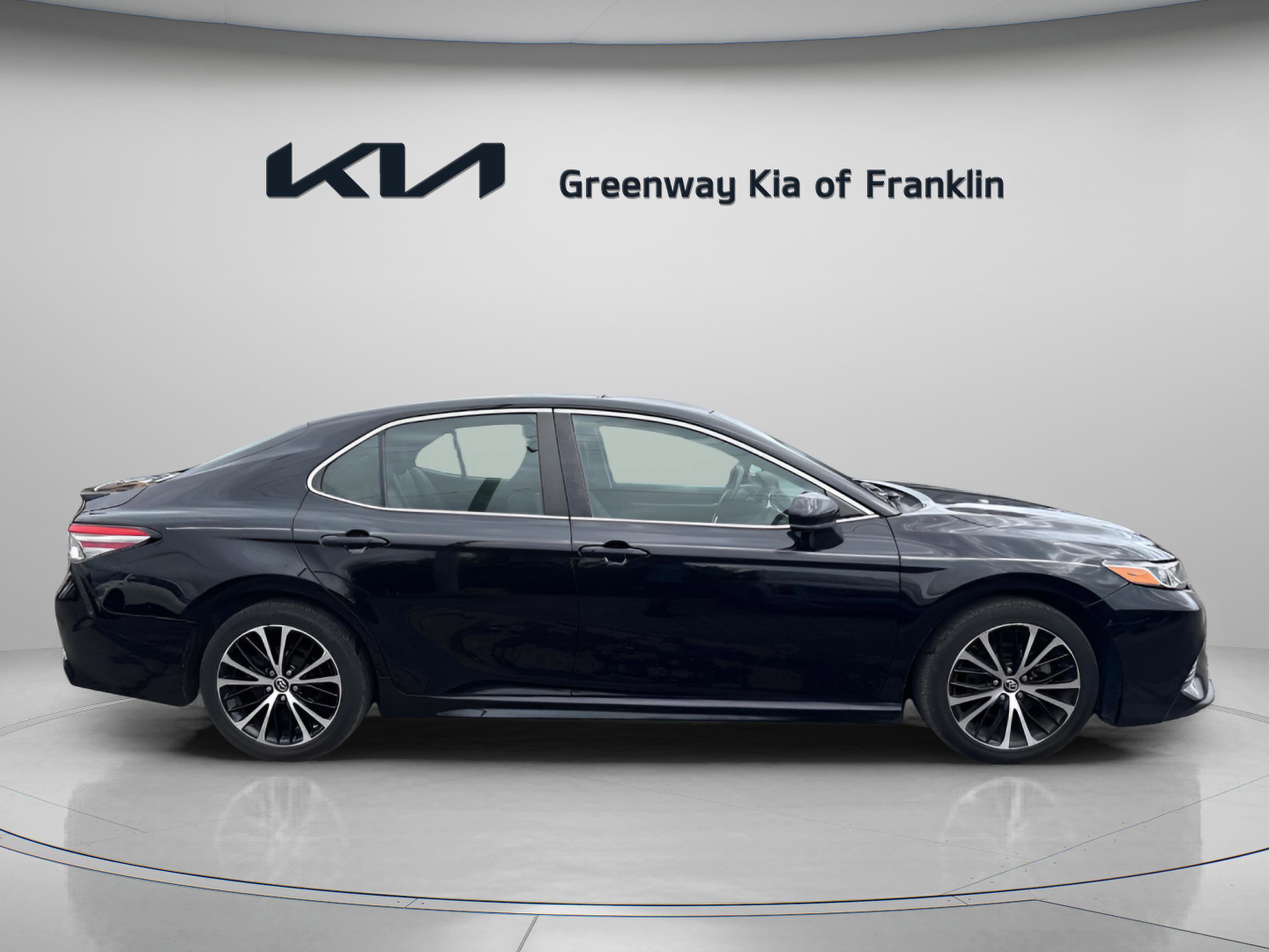 2019 Toyota Camry SE photo 8