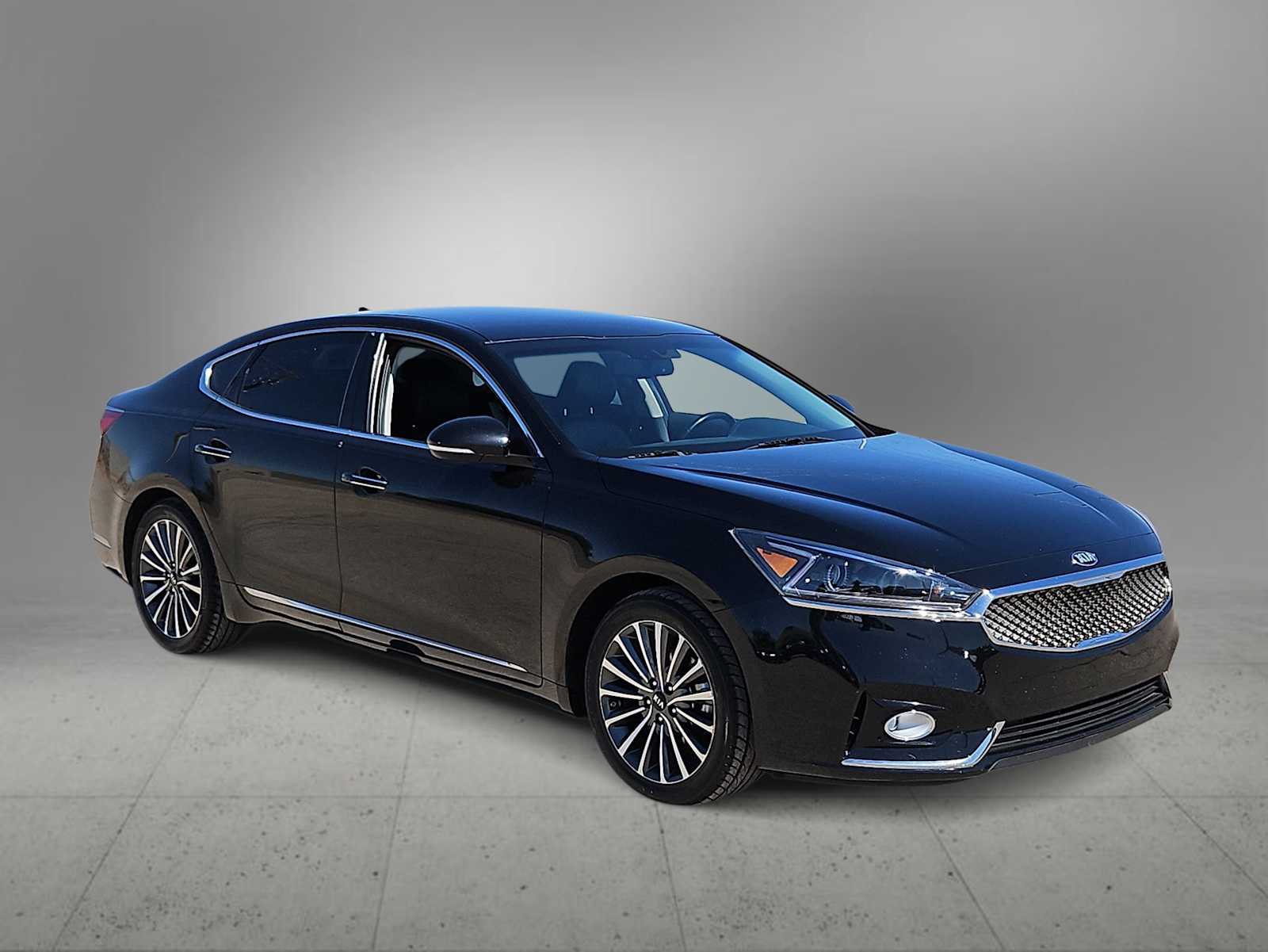 2019 Kia Cadenza Premium photo 2