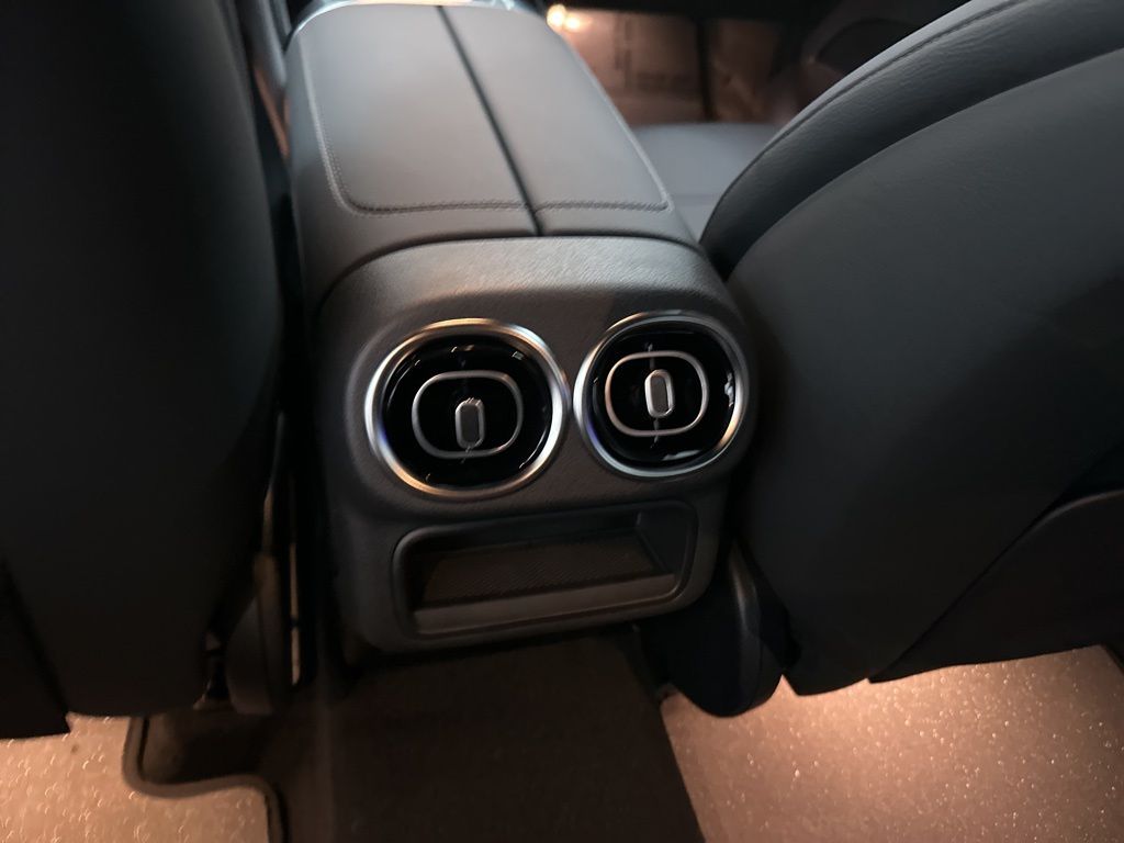 2025 Mercedes Benz GLC 300 4MATIC photo 15