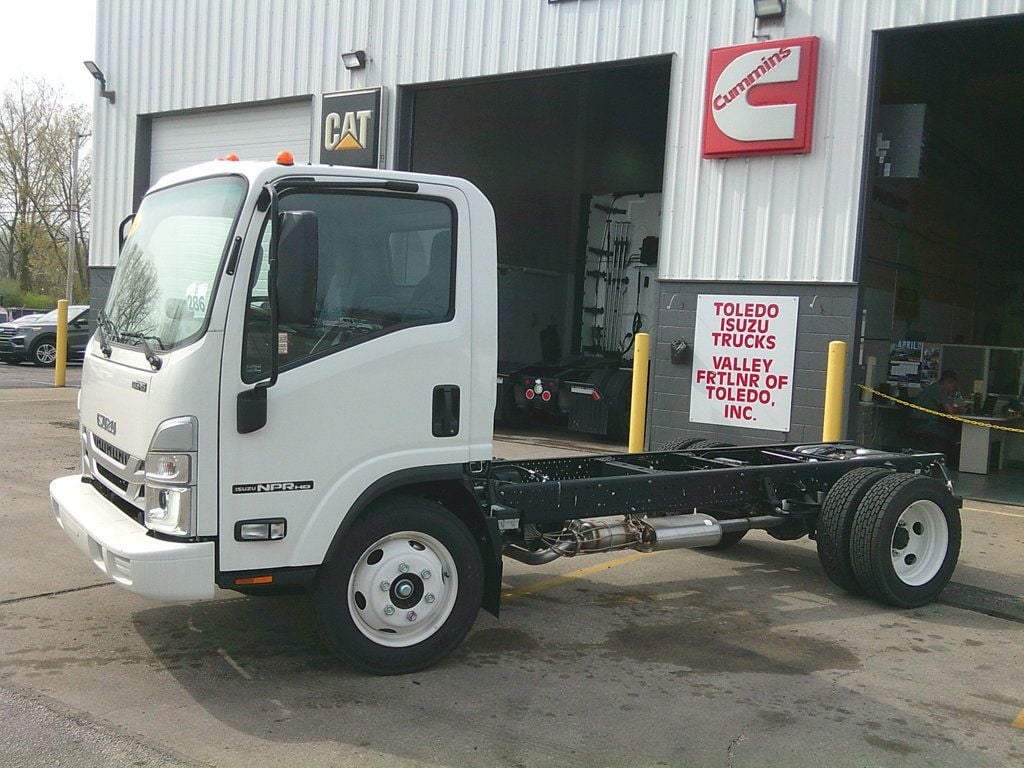 2024 Isuzu NPR HD's photo