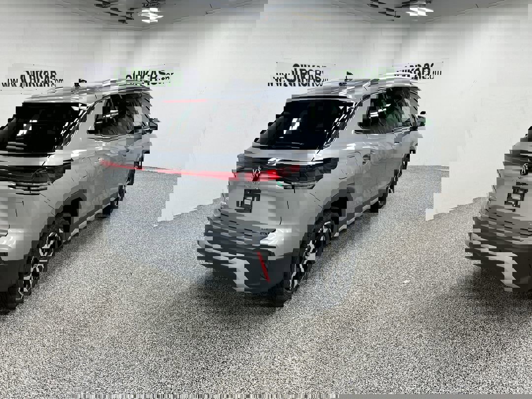 2025 Volkswagen Tiguan SE photo 4