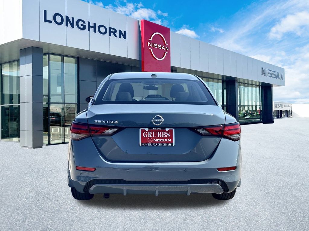 2025 Nissan Sentra SV photo 4