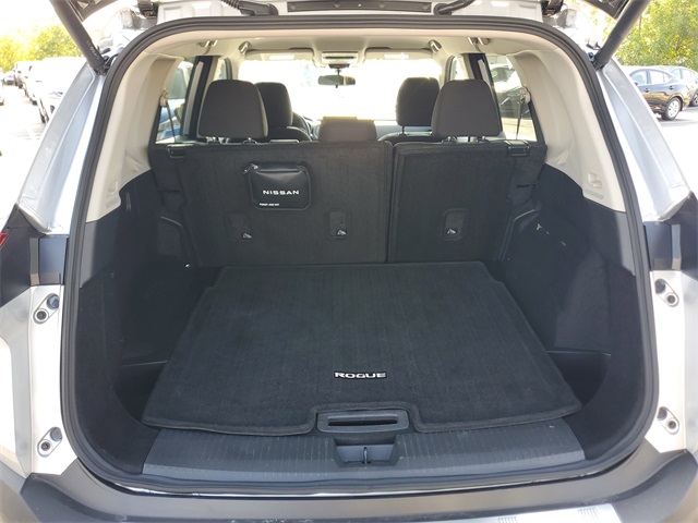 2025 Nissan Rogue SV photo 3