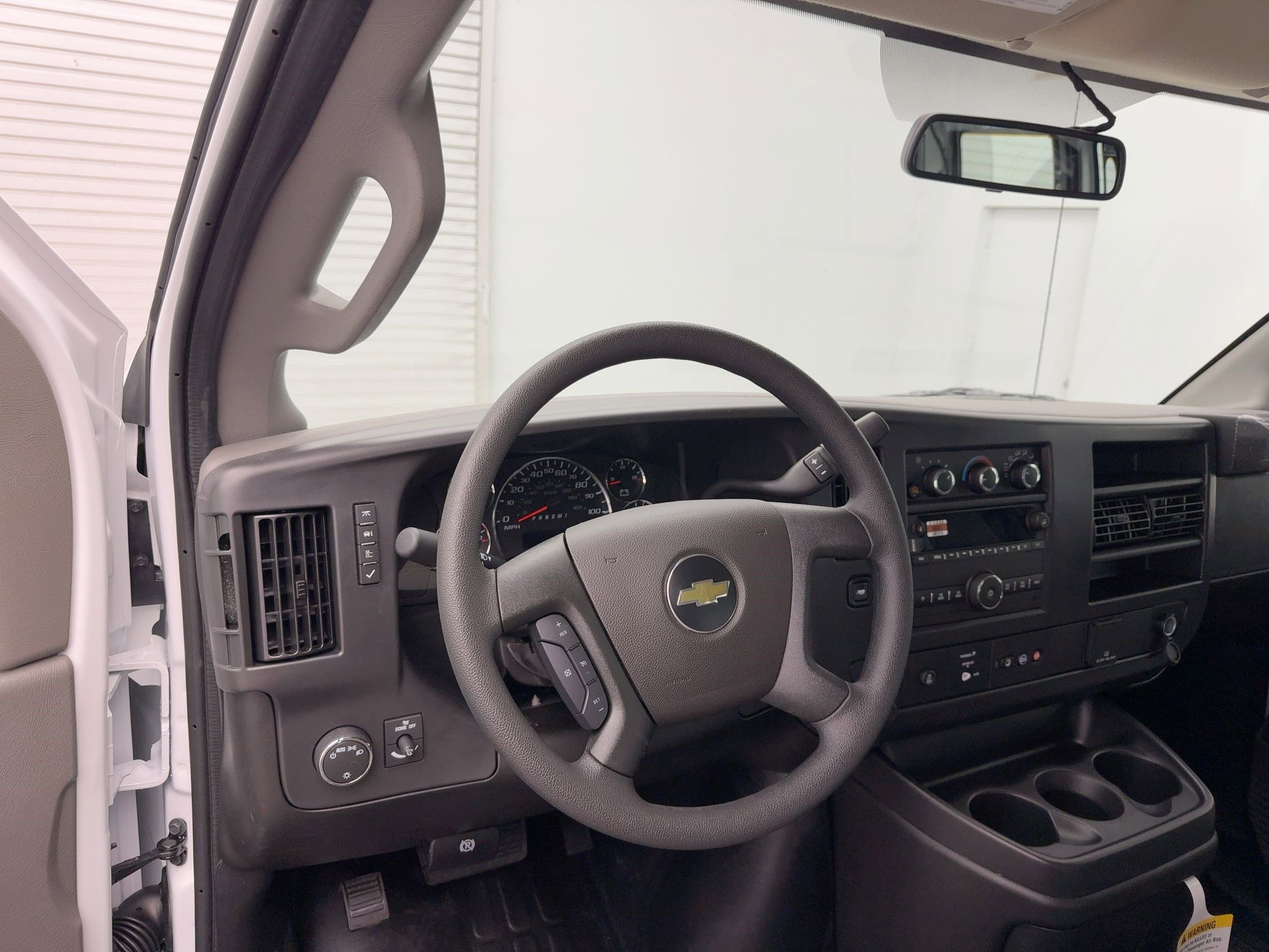 2025 Chevrolet Express Cargo 2500 photo 4