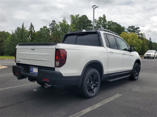 2025 Honda Ridgeline Black Edition photo 4