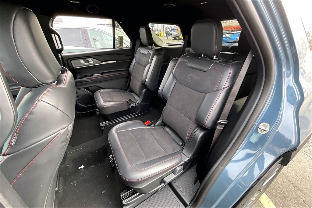 2026 Ford Explorer ST photo 4