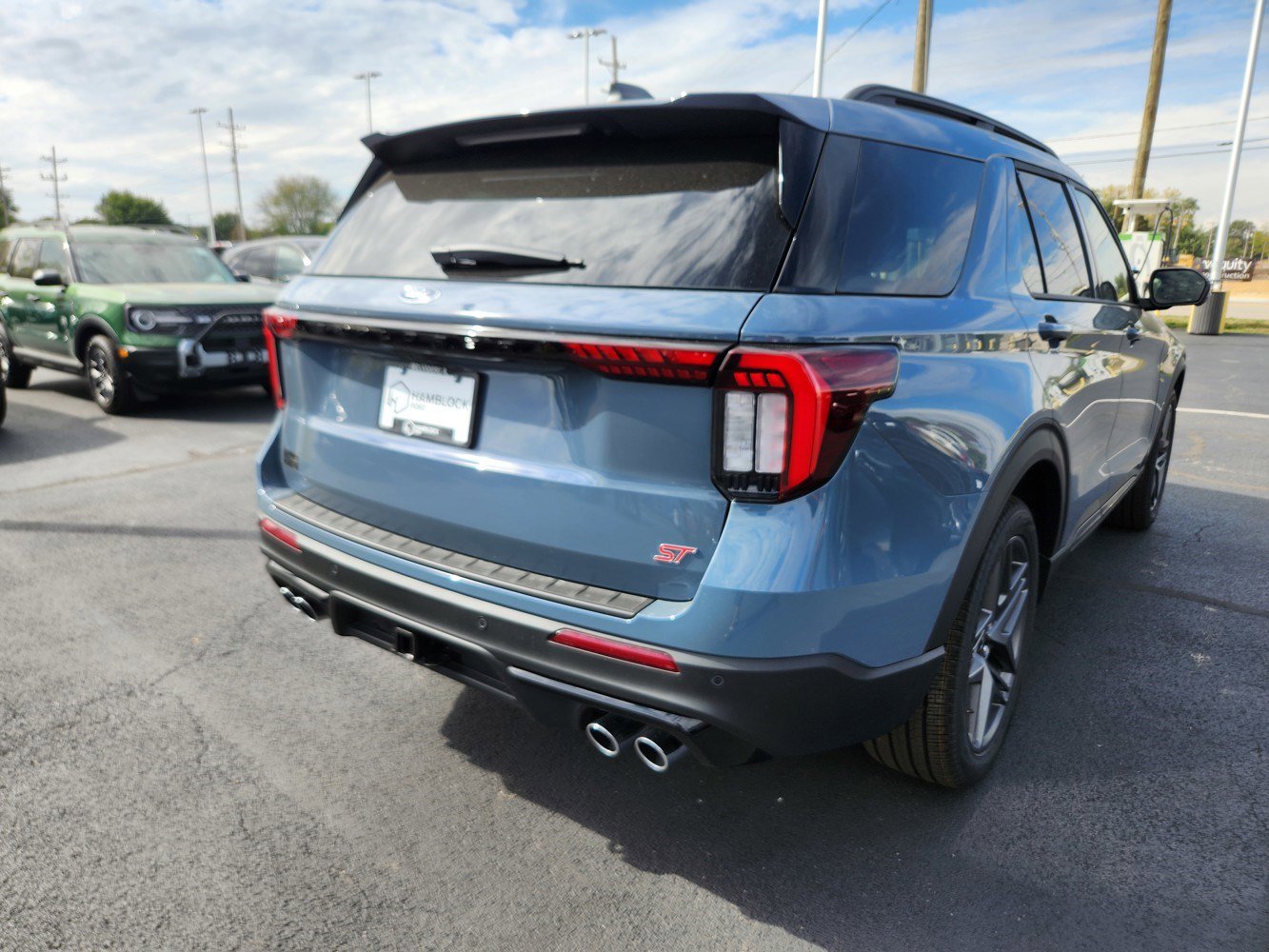 2025 Ford Explorer ST photo 4