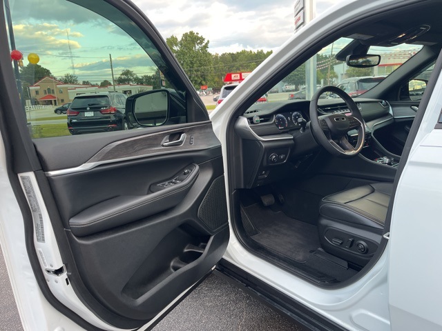 2024 Jeep Grand Cherokee Limited photo 3