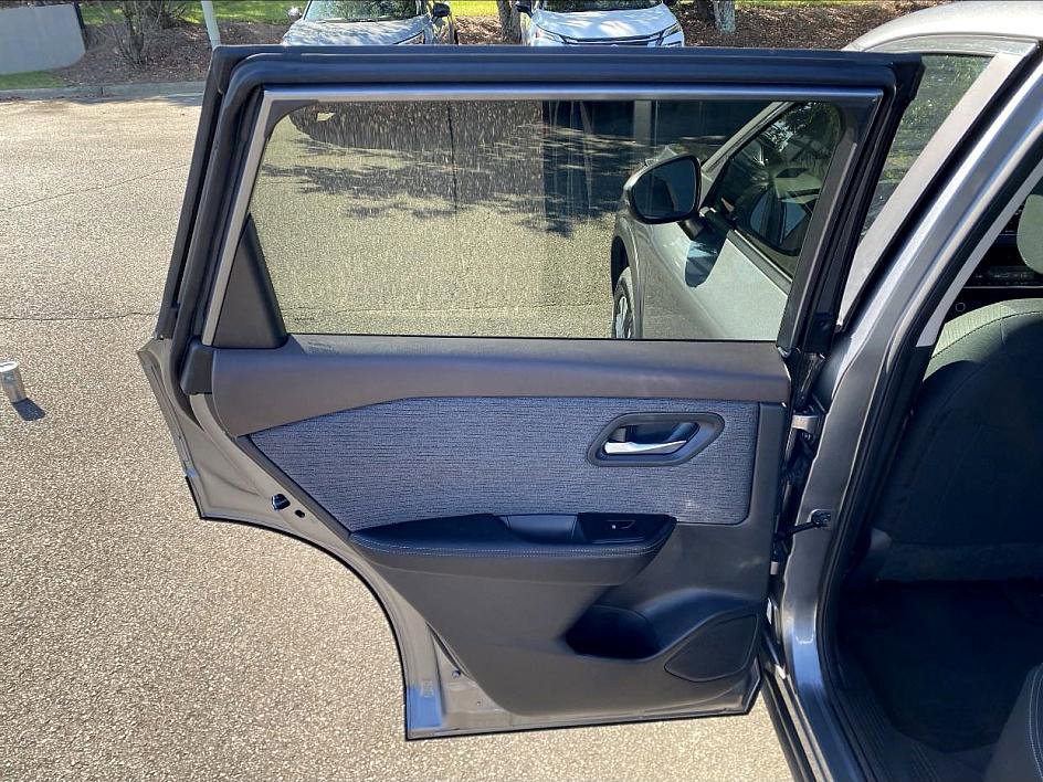 2023 Nissan Rogue SV photo 11