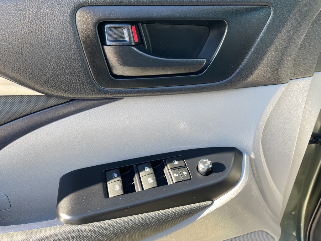2019 Toyota Highlander LE Plus photo 7