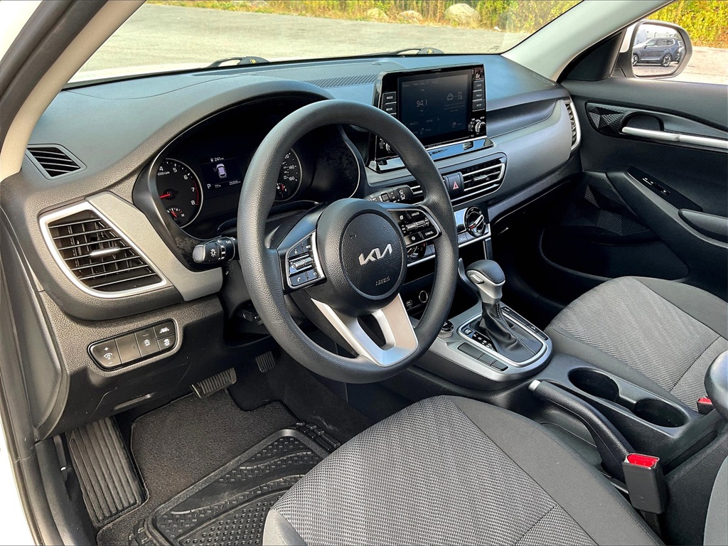 2023 Kia Seltos LX photo 6