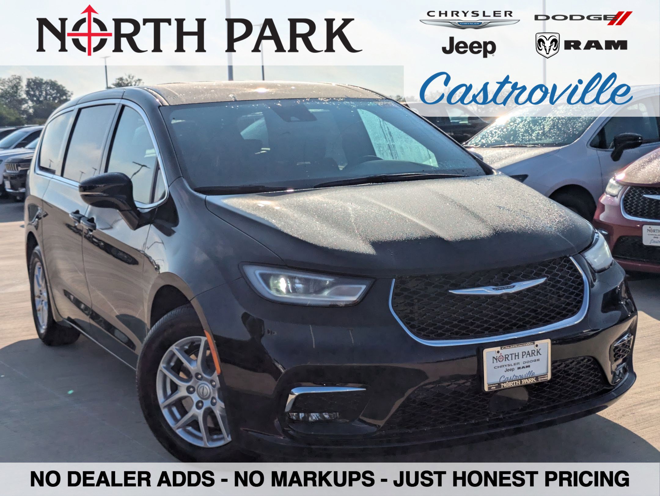 2026 Chrysler Pacifica Select's photo