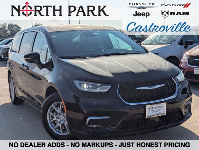 2026 Chrysler Pacifica Select's photo