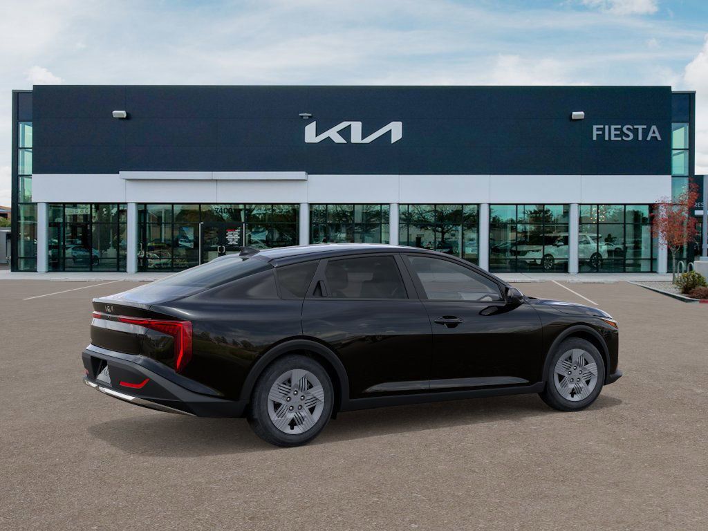 2025 Kia K4 LXS photo 6