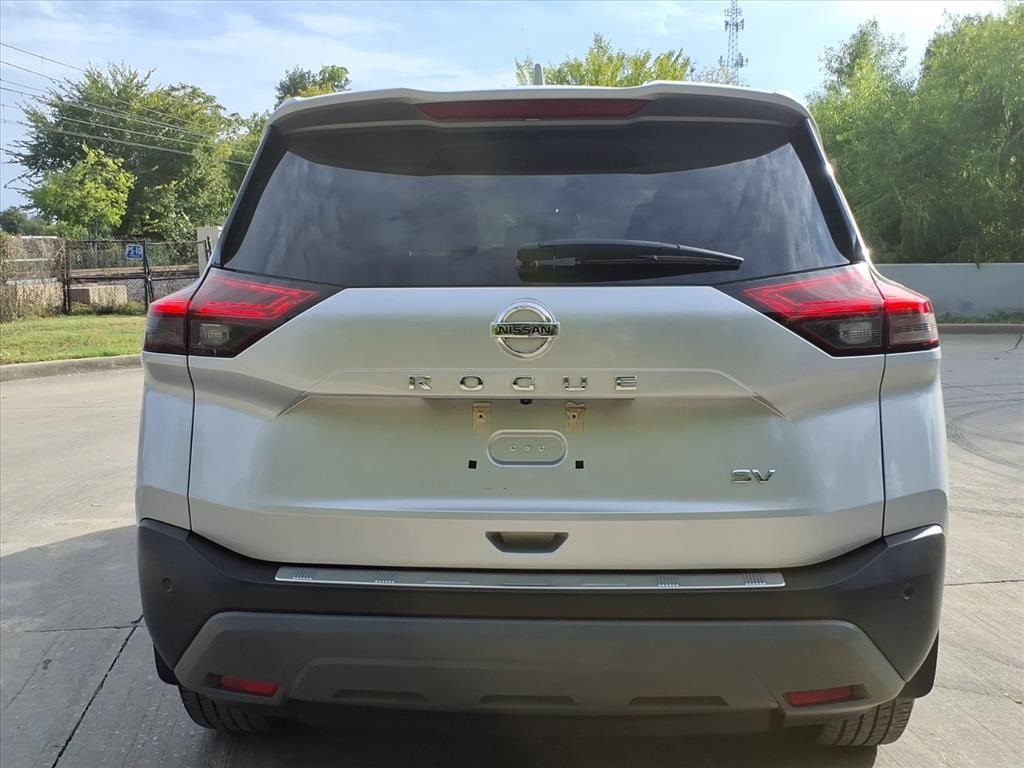 2021 Nissan Rogue SV photo 3