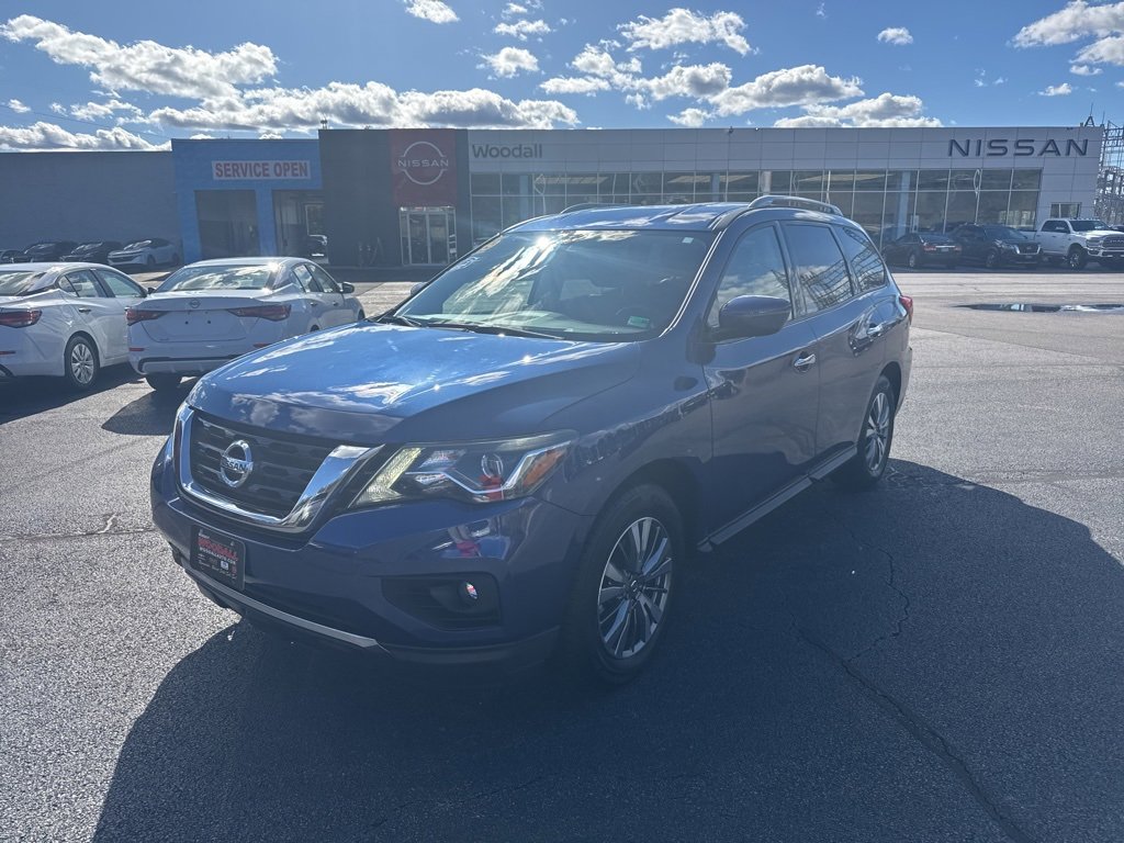 2019 Nissan Pathfinder SV photo 3