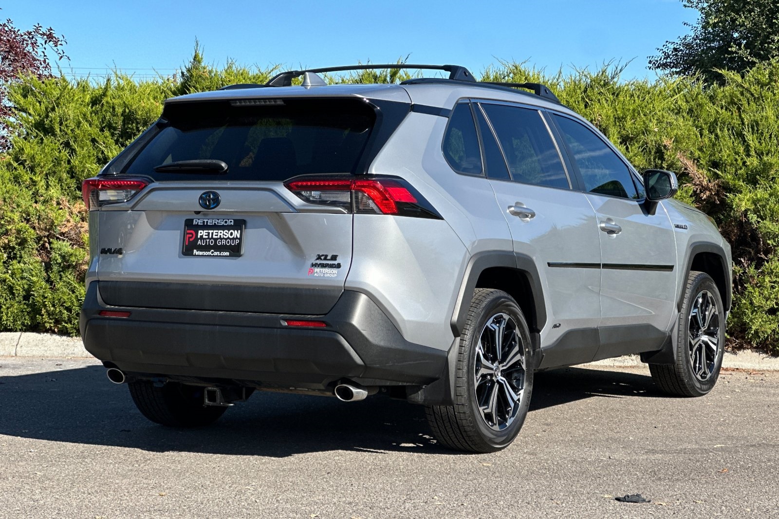 2020 Toyota RAV4 Hybrid XLE photo 4