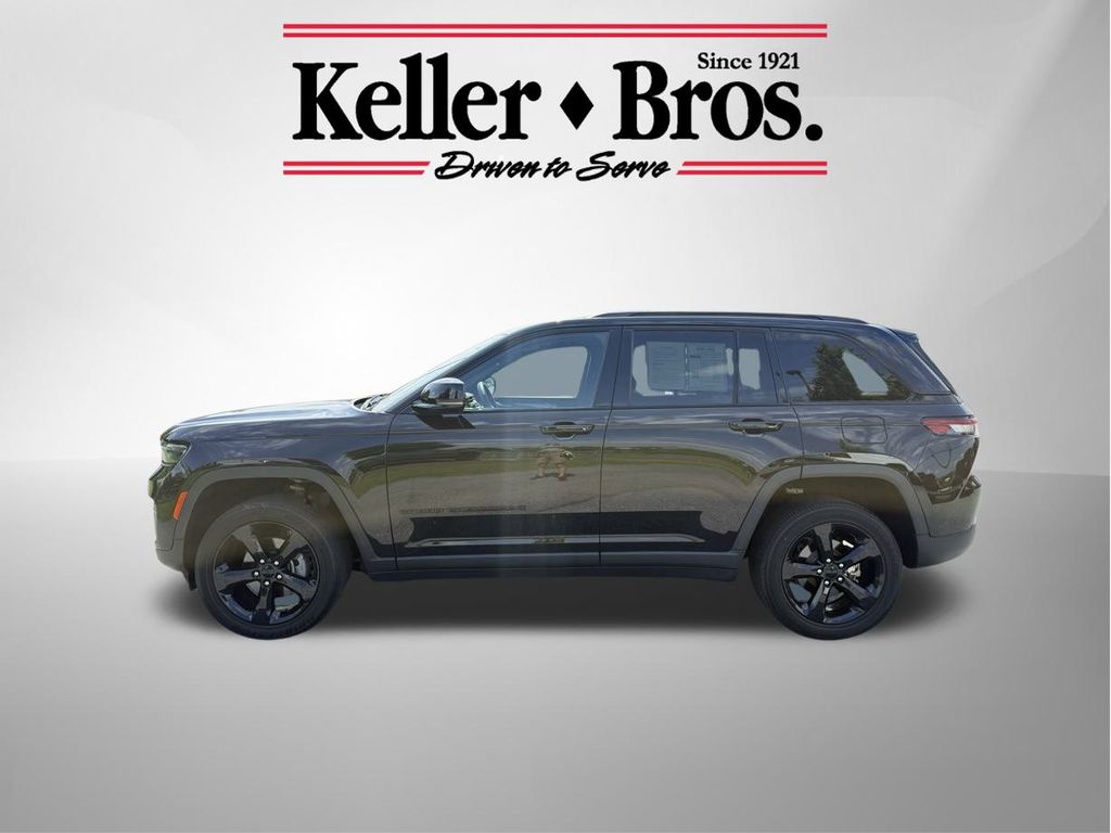 2022 Jeep Grand Cherokee Altitude photo 3