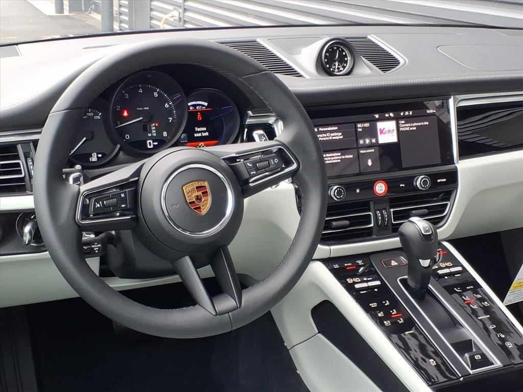 2026 Porsche Macan T photo 4