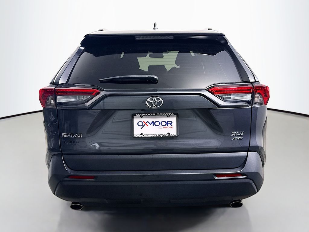 2023 Toyota RAV4 XLE photo 3