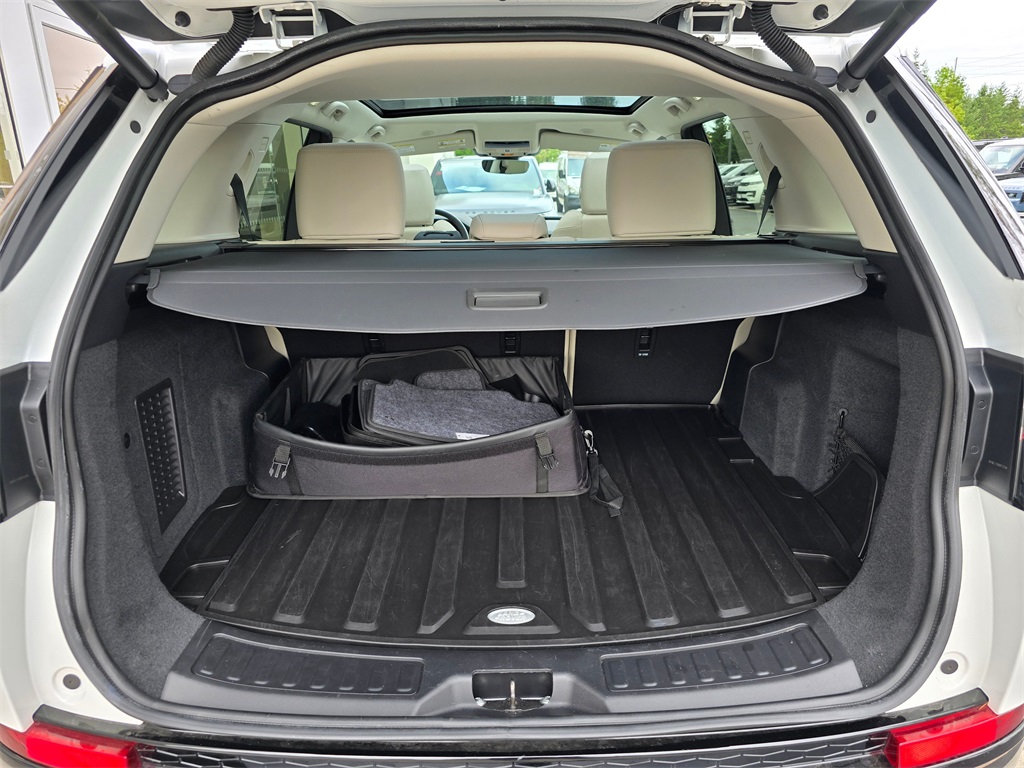 2024 Land Rover Discovery Sport S photo 26