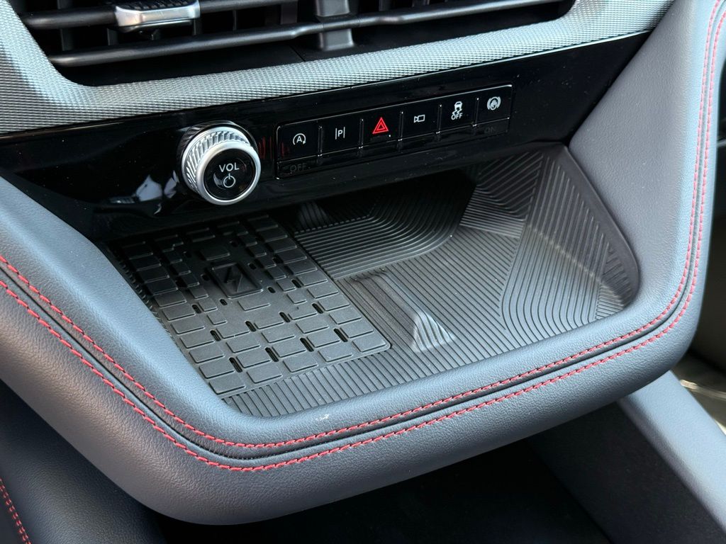 2025 Ford Explorer ST photo 4