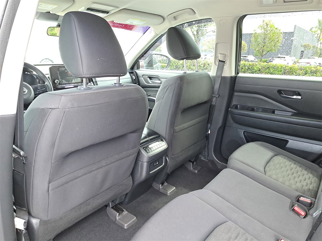 2022 Nissan Pathfinder S photo 11