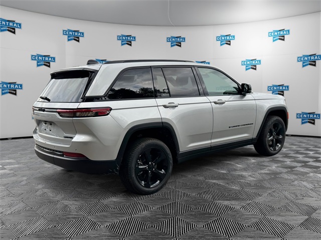2025 Jeep Grand Cherokee Limited photo 4