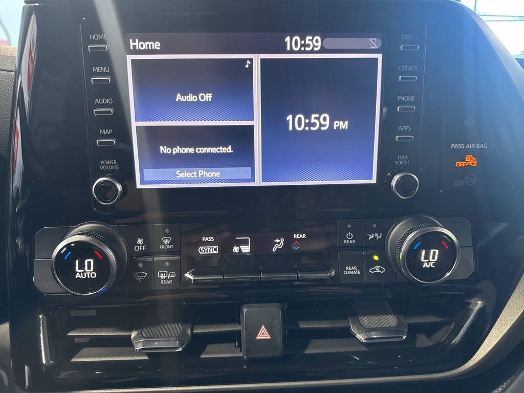 2022 Toyota Highlander LE photo 38