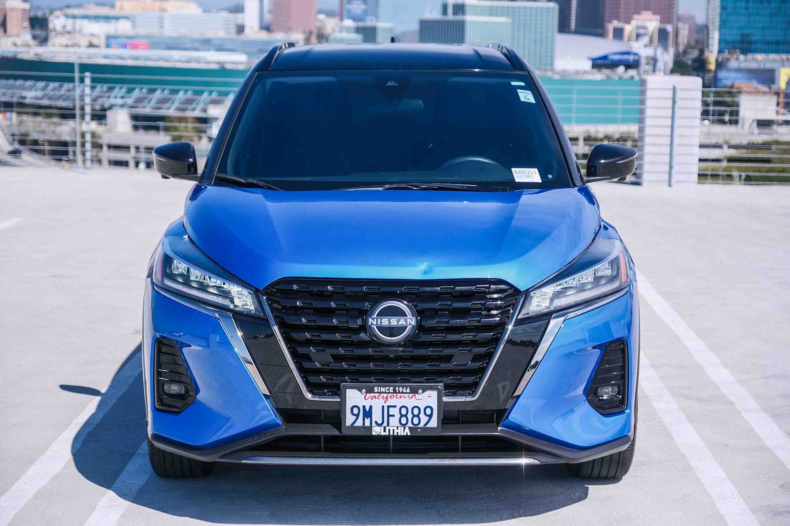 2023 Nissan Kicks SR photo 2