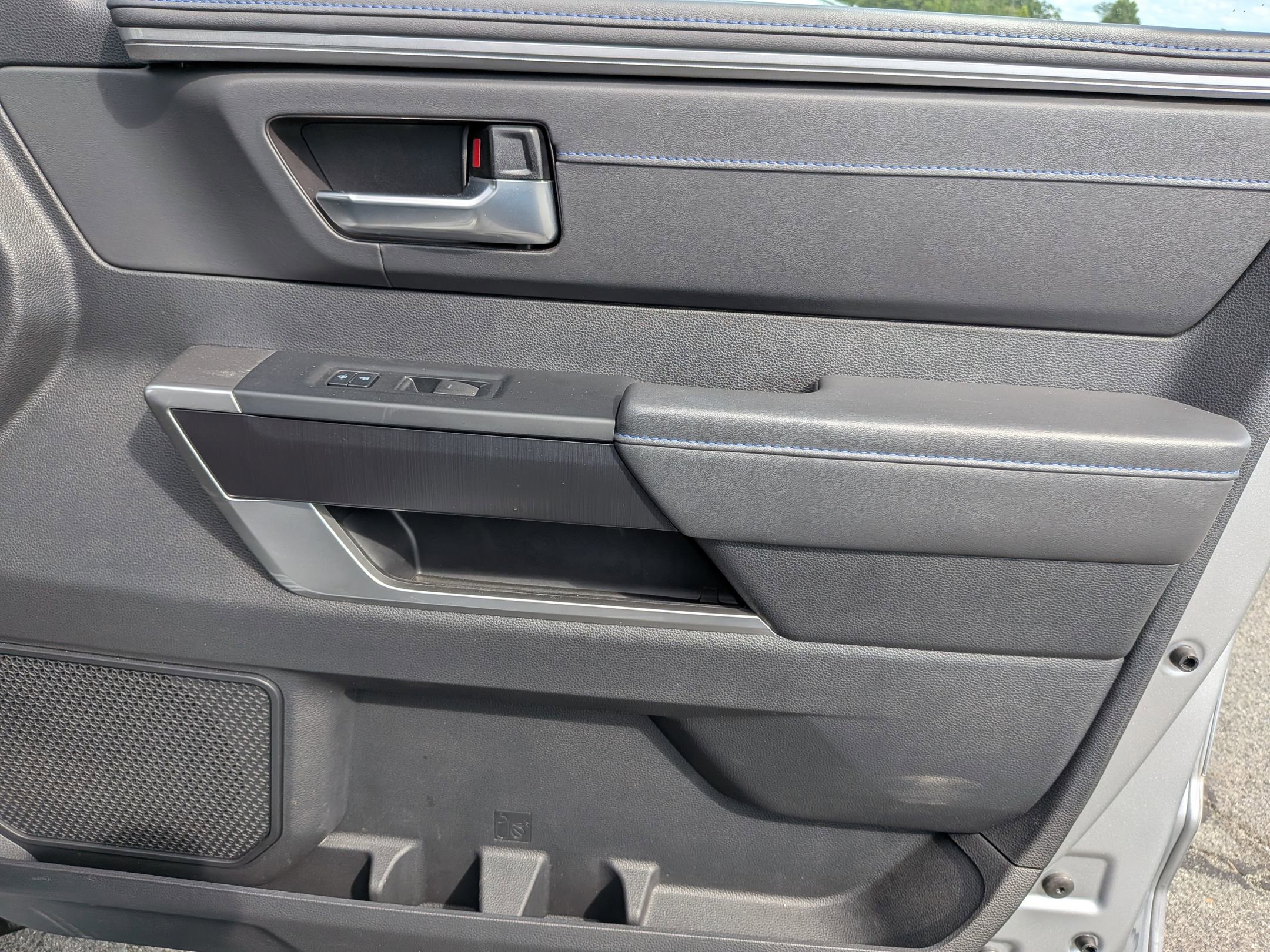 2023 Toyota Sequoia Platinum photo 36