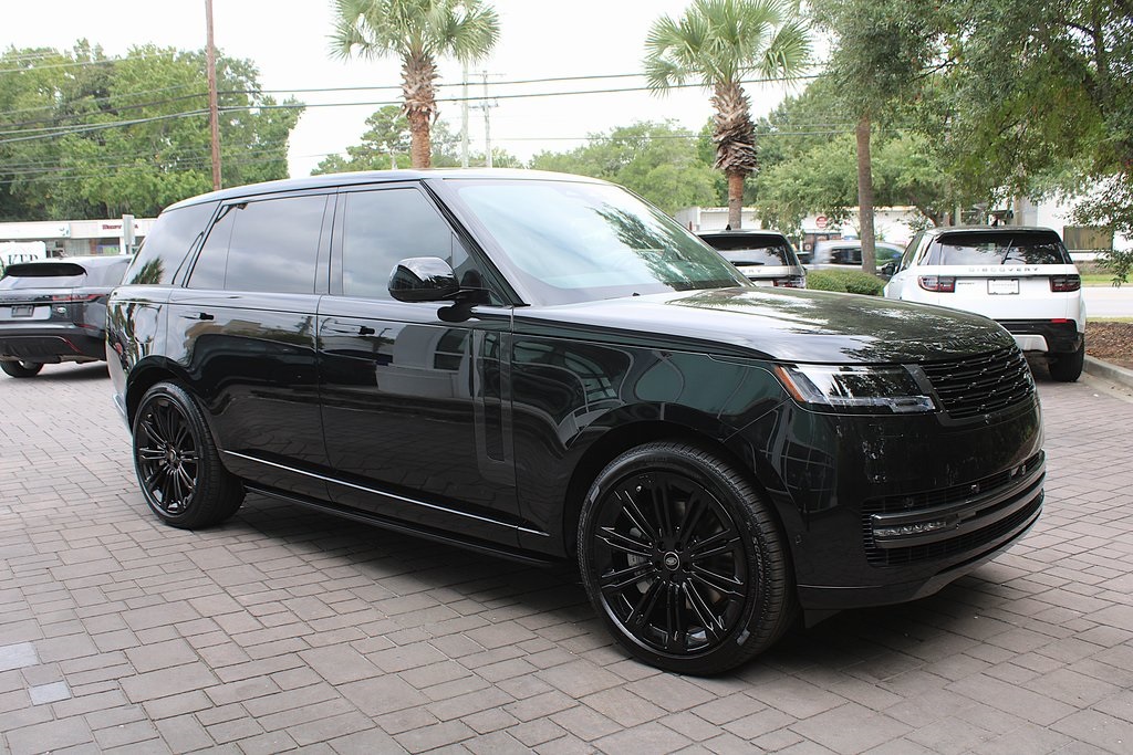 2025 Land Rover Range Rover SE photo 2