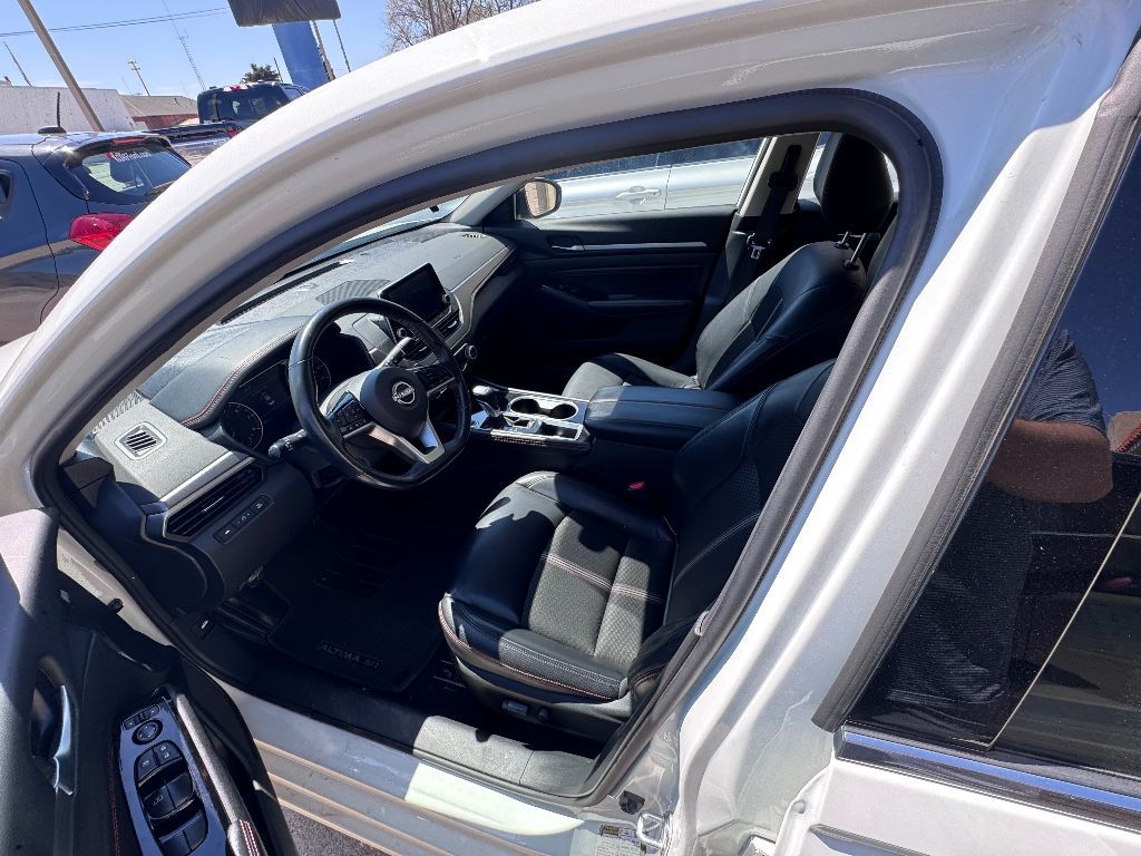 2023 Nissan Altima 2.5 SR photo 6
