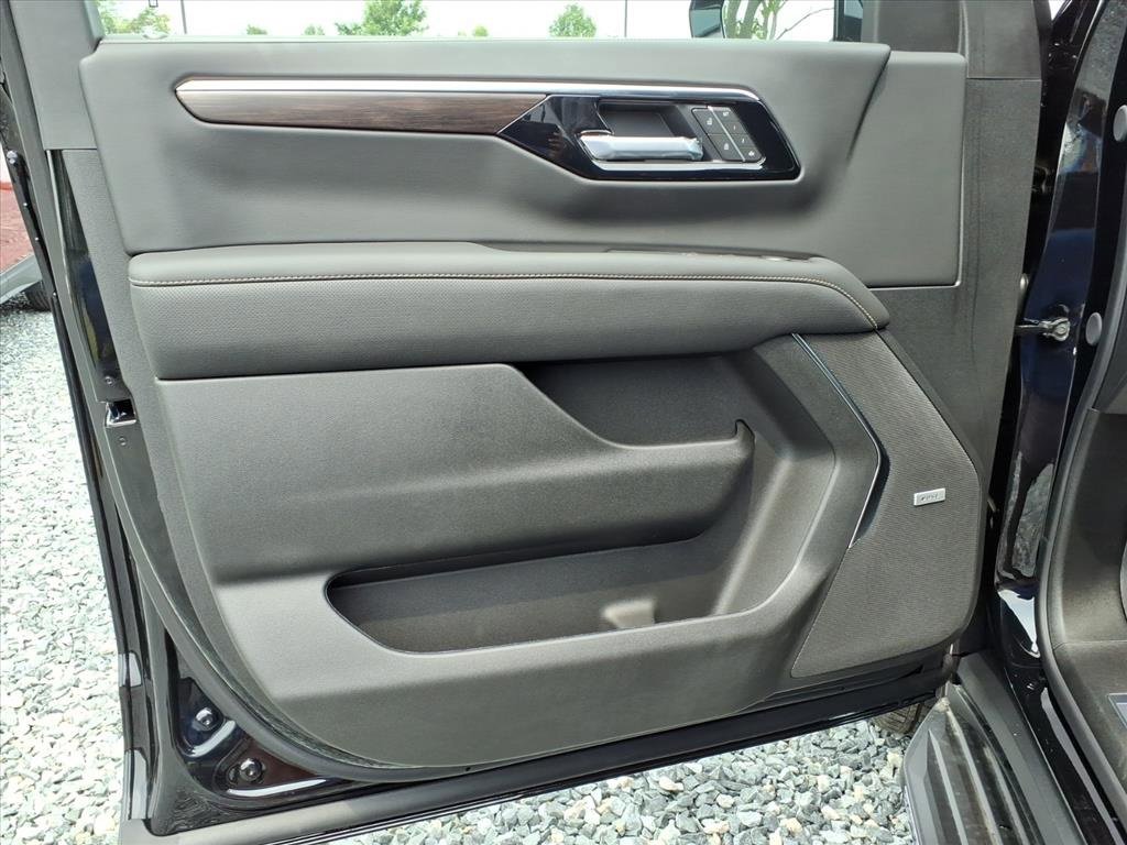 2025 Chevrolet Tahoe Premier photo 11
