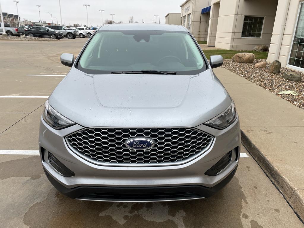 2024 Ford Edge SEL photo 2