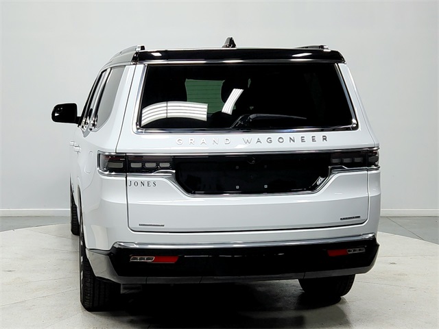2023 Jeep Grand Wagoneer II photo 4