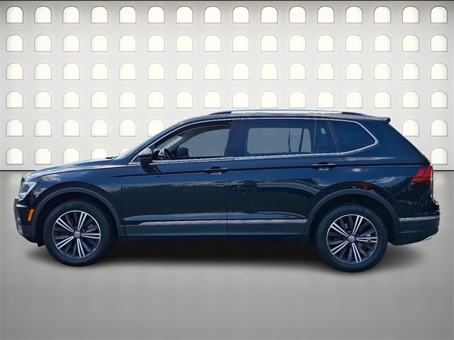 2019 Volkswagen Tiguan SEL photo 3
