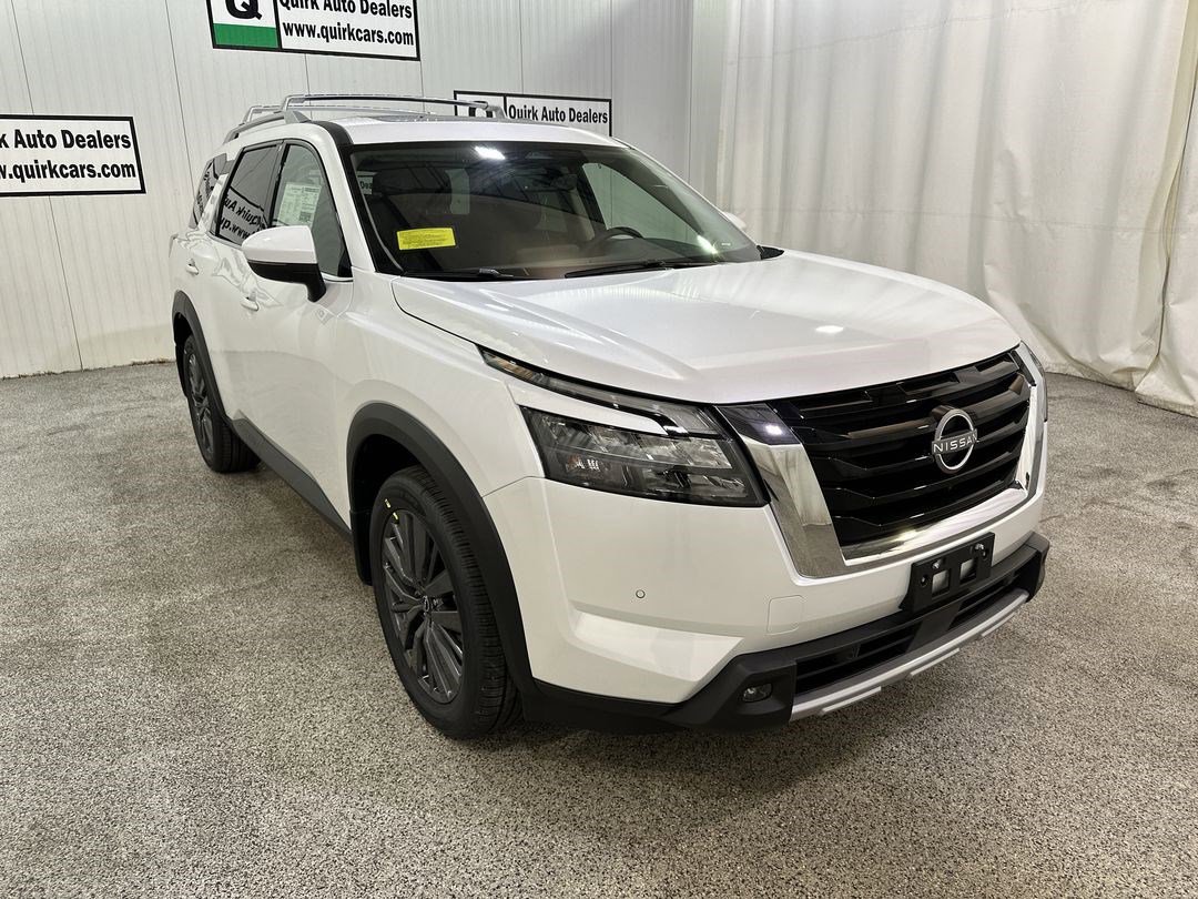 New 2025 Everest White Pearl Tricoat Nissan SL image 1