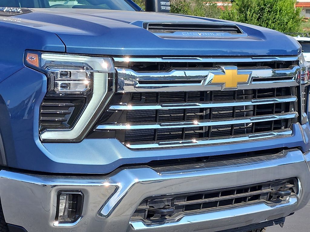 2025 Chevrolet Silverado 2500HD LTZ photo 13