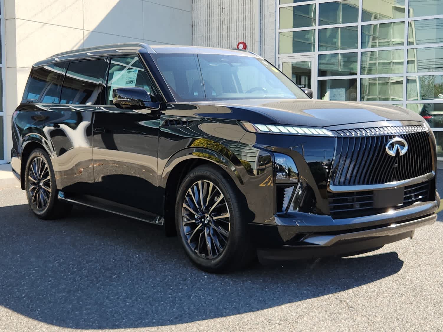 2025 Infiniti QX80 photo 2