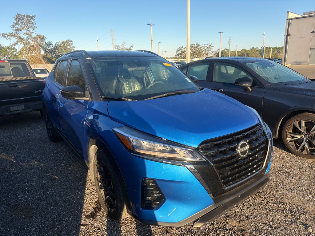 2023 Nissan Kicks SR photo 4