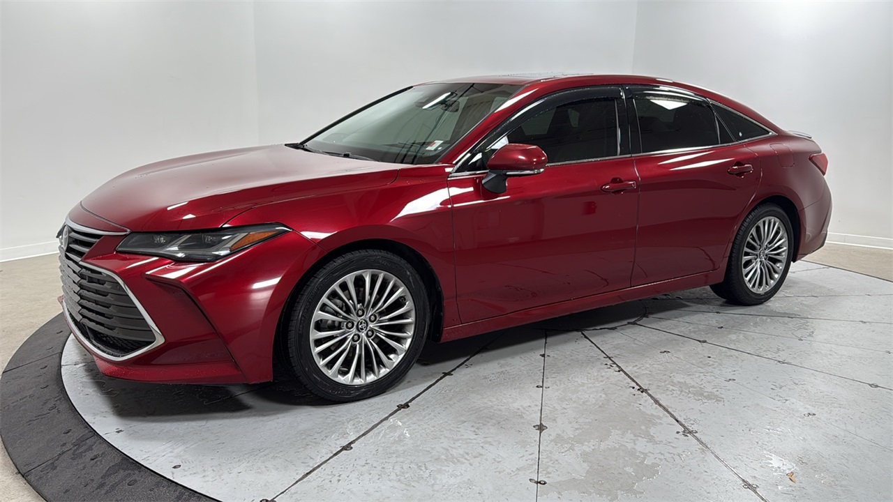 2019 Toyota Avalon Limited's photo
