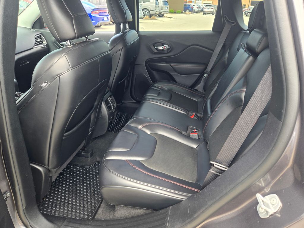 2021 Jeep Cherokee Trailhawk photo 9