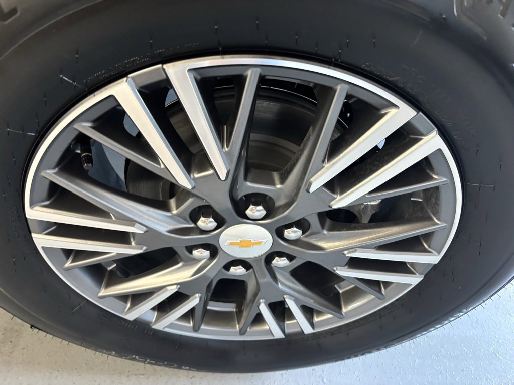 2026 Chevrolet Traverse photo 2