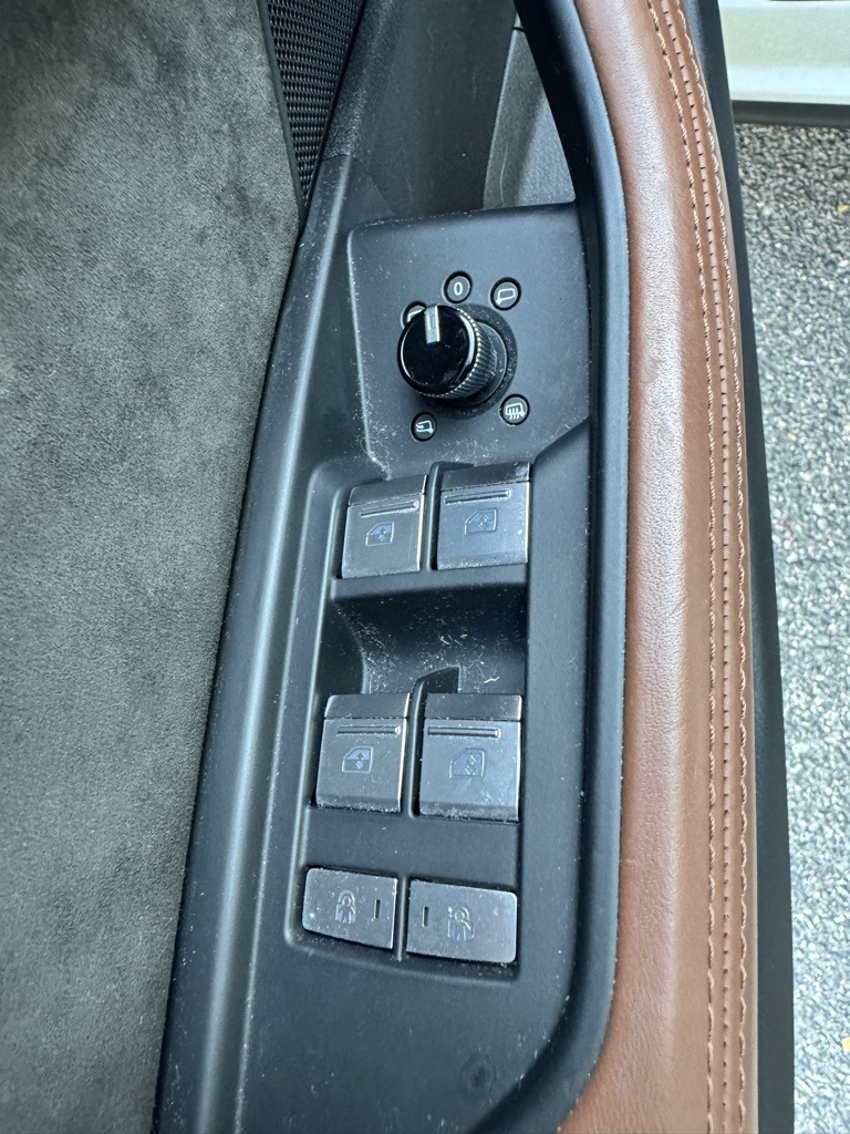 2019 Audi e-tron Prestige photo 10