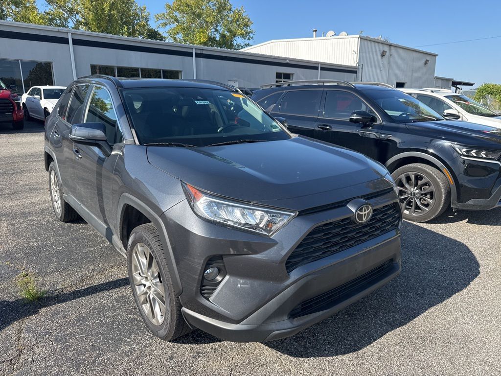 2021 Toyota RAV4 XLE Premium photo 3