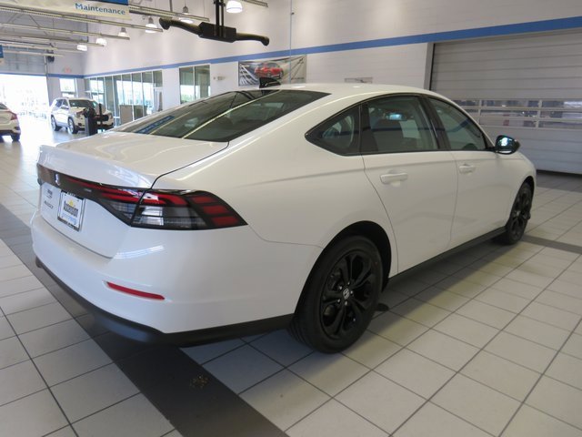 2025 Honda Accord SE photo 2